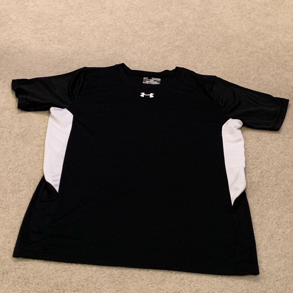 NWOT Under Armour black/white heat gear shirt